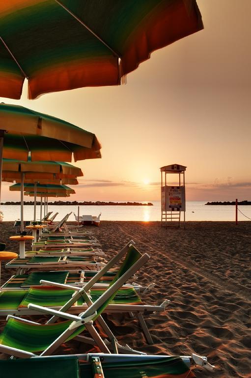 Hotel Continental San Benedetto del Tronto Esterno foto